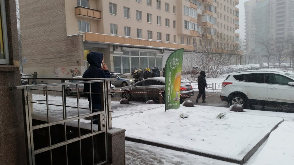 СМИ узнали о состоянии подростка после взрыва у библиотеки в Петербурге